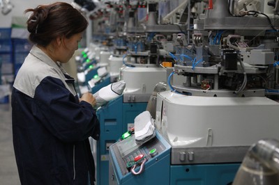 遼源新景 5G數(shù)字化織襪實驗工廠盡顯科技范，技術服務重塑產(chǎn)業(yè)未來