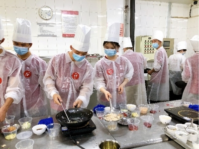 我為師生辦實事 | 北大餐飲聚焦師生餐飲需求 溫情服務滋潤心 技術(shù)服務制作